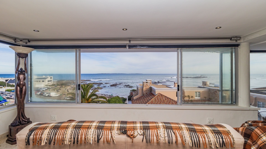 6 Bedroom Property for Sale in Bloubergstrand Western Cape